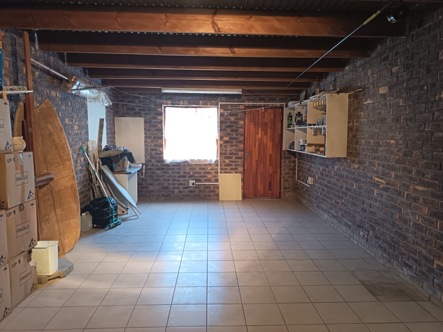 To Let 2 Bedroom Property for Rent in Wavecrest Eastern Cape